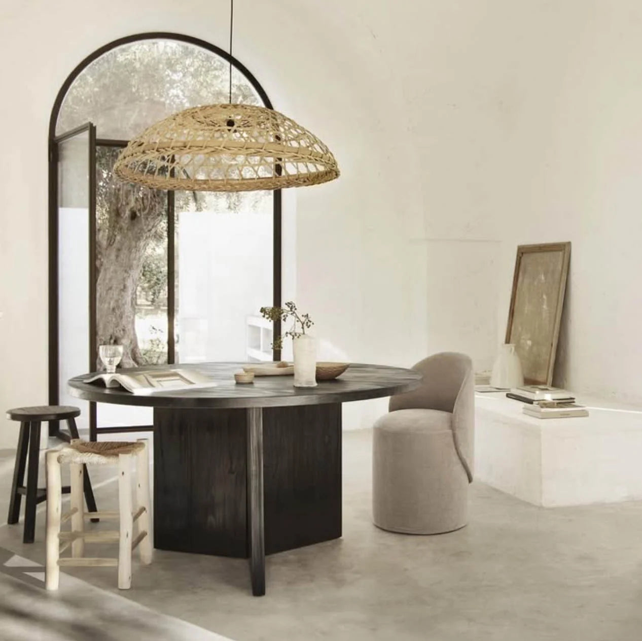 The Pine Solid wood round table