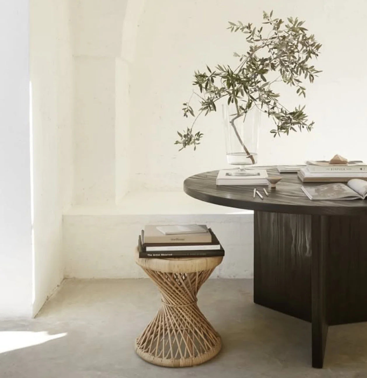 The Pine Solid wood round table